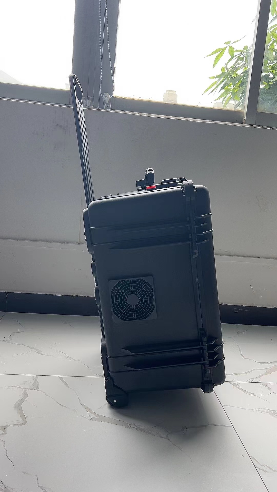 钦南手拉箱型移动通信干扰器